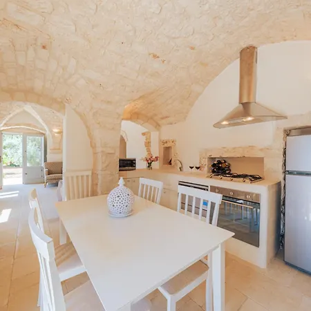 Helloapulia - Family Trulli Pumo Bianco * Ceglie Messapica